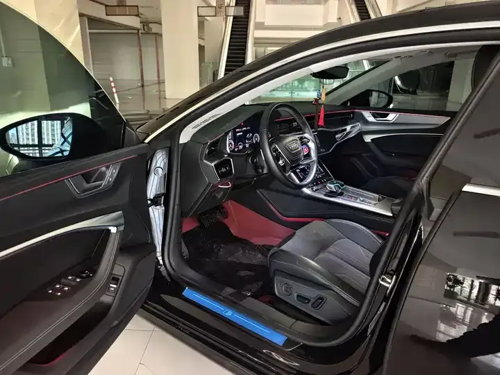 Audi A7L 2024 45 TFSI Luxury Model 5