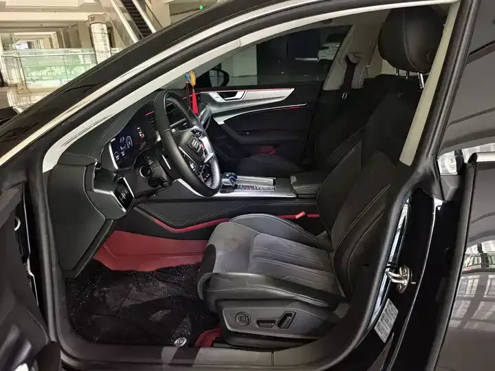Audi A7L 2024 45 TFSI Luxury Model 6