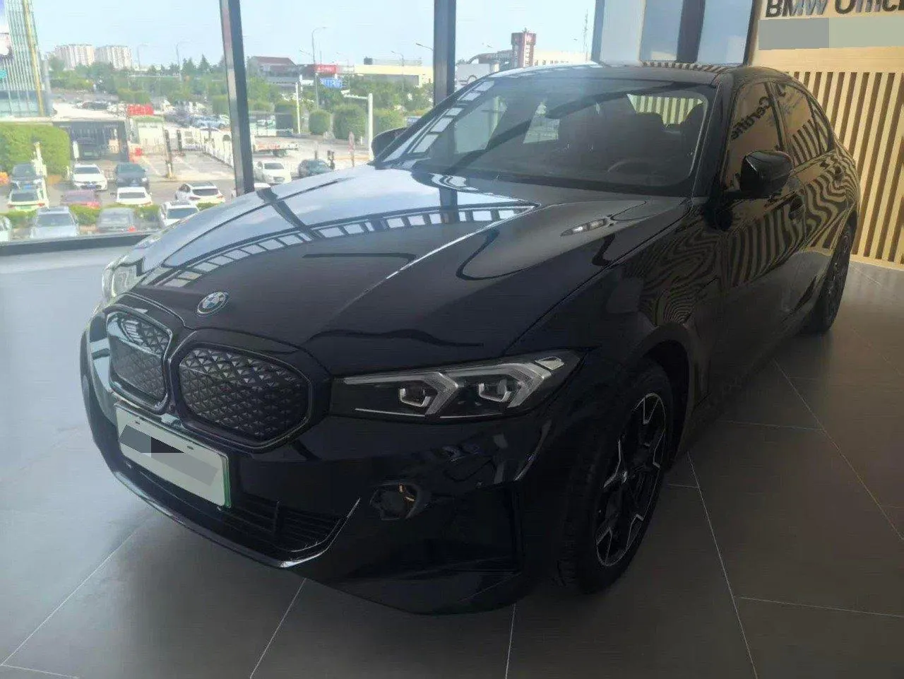 BMW 2025 i3 eDrive 40 L obsidian night sports suit automatic gear - View 1