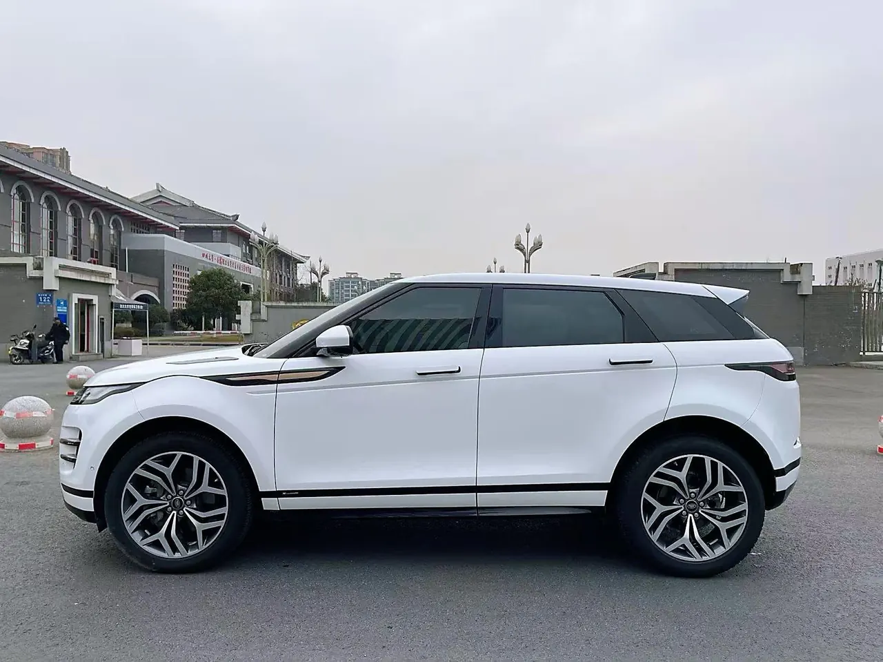 Land Rover 2020 Range Rover Aurora 48V 2.0T 249PS R-DYNAMIC SE Sports Technology Edition Automatic Gear 3