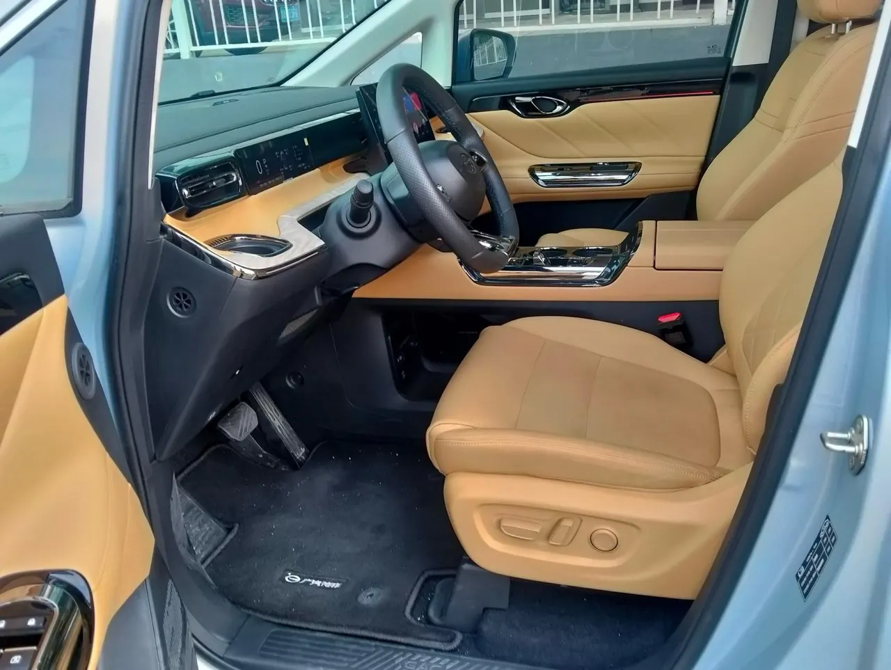 GAC Trumpchi 2024 E8 2.0 150km MAX Automatic Transmission 2