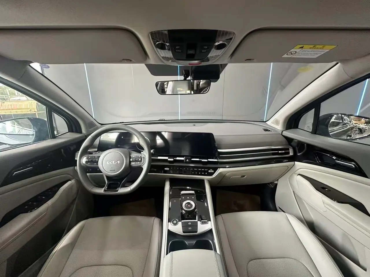 Kia 2023 Lion Platinum Extension 1.5T Two-Drive Premium Edition Automatic Gear 3