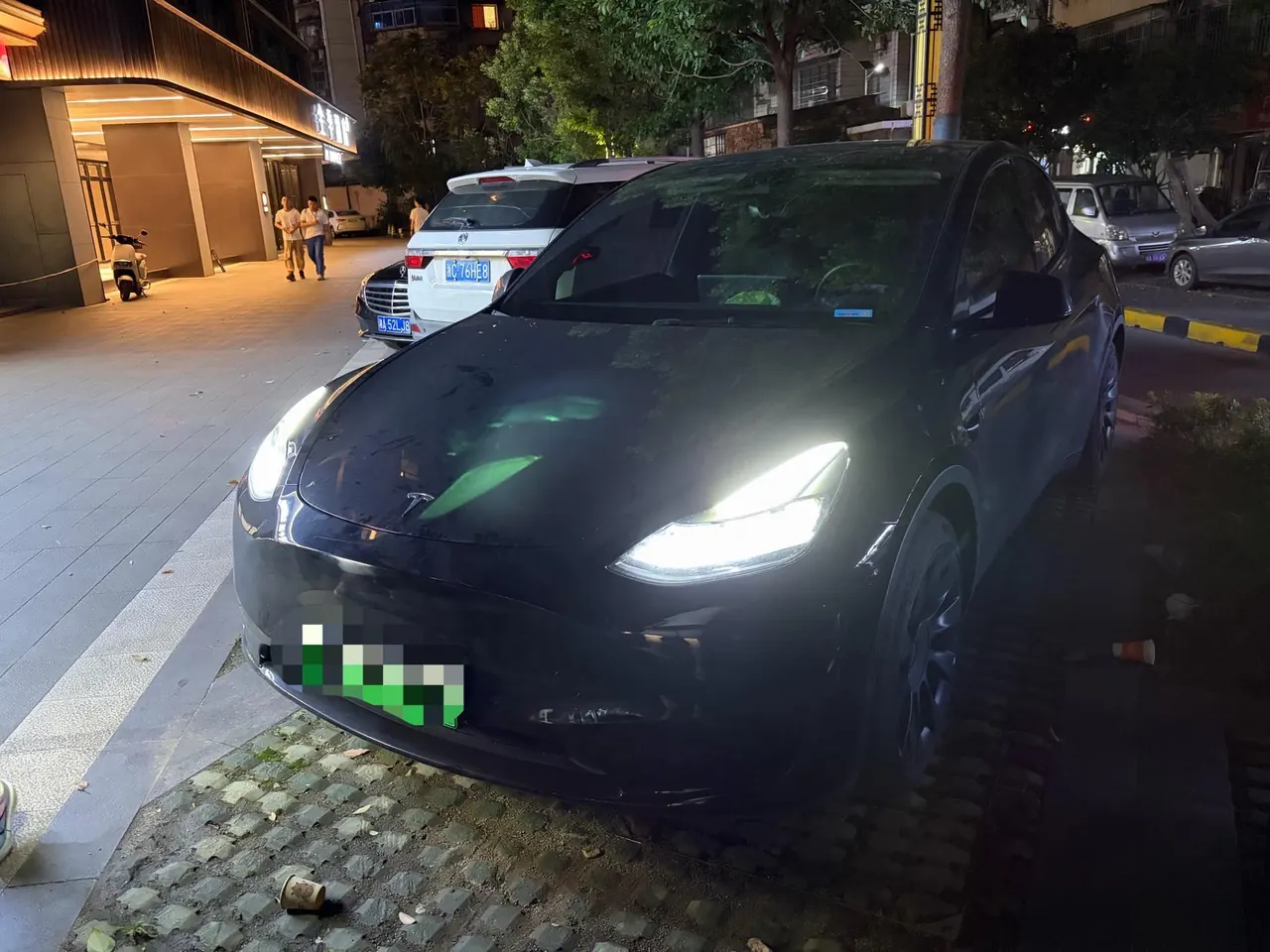 Open image lightbox: Tesla 2022 Model Y rear-wheel drive version automatic transmission