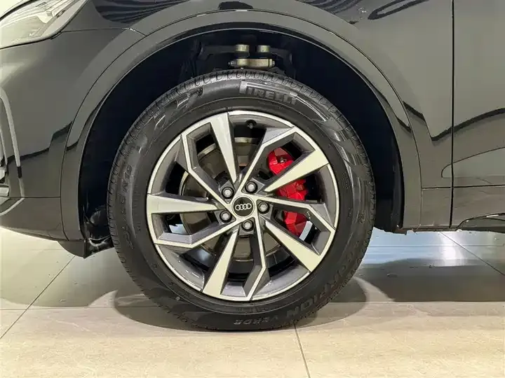 Audi Q5L 2025 model, 40 TFSI Luxury Dynamic Edition 10