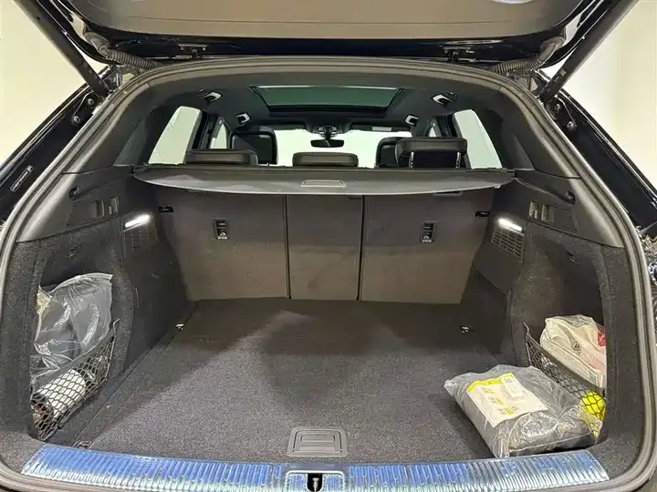 Audi Q5L 2025 model, 40 TFSI Luxury Dynamic Edition 12