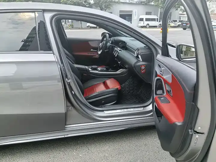 Mercedes Benz Class A AMG 2019 AMG A 35 L 4MATIC 10