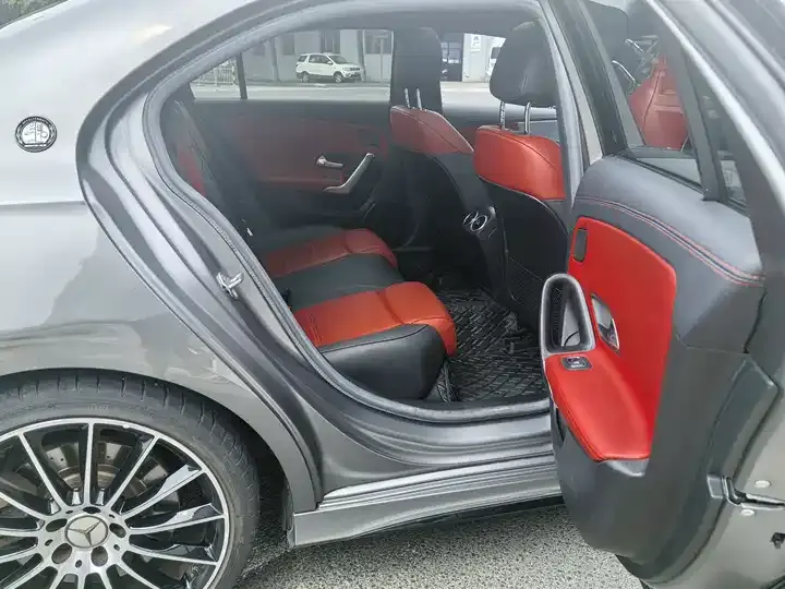 Mercedes Benz Class A AMG 2019 AMG A 35 L 4MATIC 12