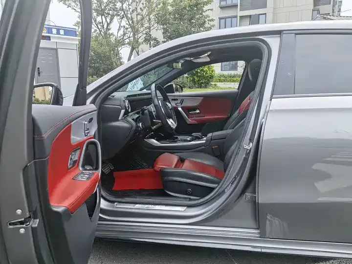 Mercedes Benz Class A AMG 2019 AMG A 35 L 4MATIC 9