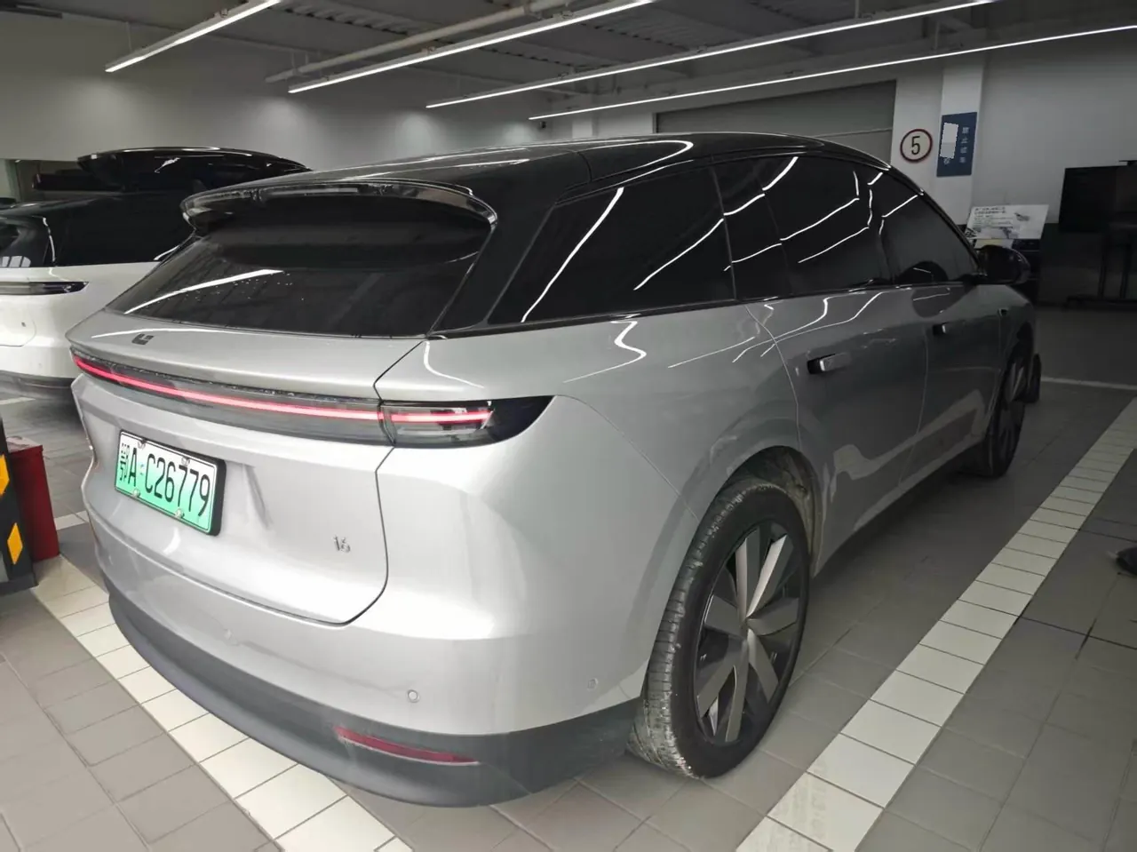Li 2025 i6 four-wheel drive basic automatic transmission 7