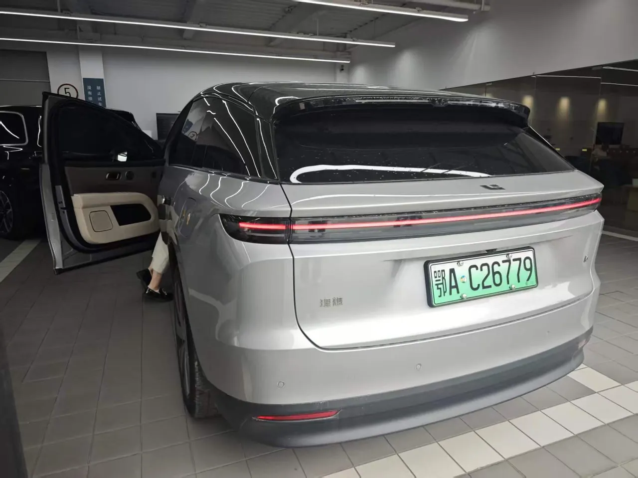 Li 2025 i6 four-wheel drive basic automatic transmission 8