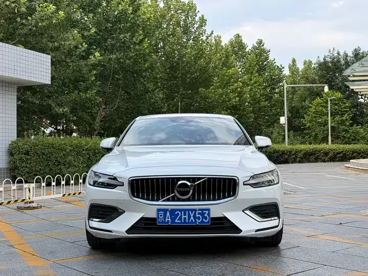 Volvo S60 2021 T4 Zhiyuan Deluxe Edition - View 1