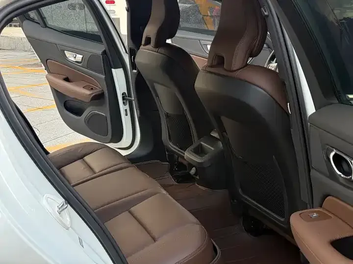 Volvo S60 2021 T4 Zhiyuan Deluxe Edition 11