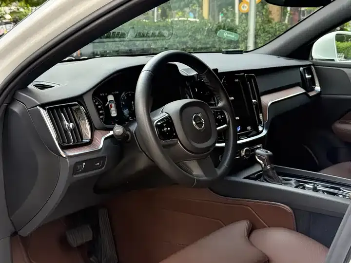Volvo S60 2021 T4 Zhiyuan Deluxe Edition 12