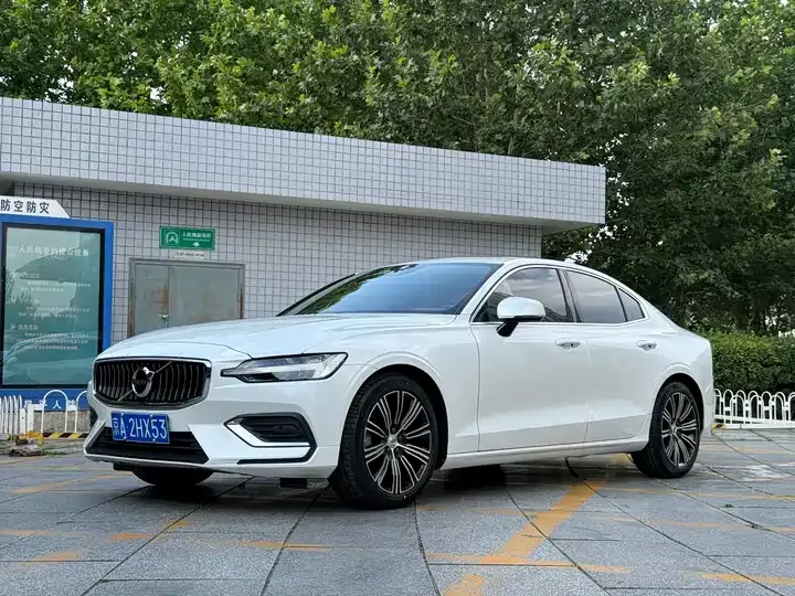 Volvo S60 2021 T4 Zhiyuan Deluxe Edition 2