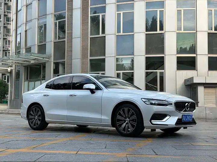 Volvo S60 2021 T4 Zhiyuan Deluxe Edition 3