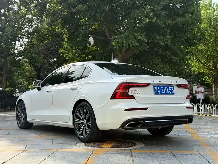 Volvo S60 2021 T4 Zhiyuan Deluxe Edition 6