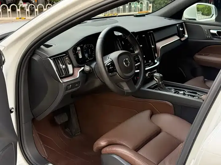 Volvo S60 2021 T4 Zhiyuan Deluxe Edition 7