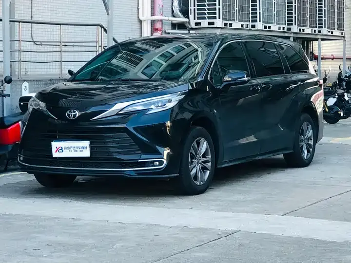 Открыть галерею: Sana SIENNA 2026 2.5L Dual Engine Two-Drive Comfort Edition
