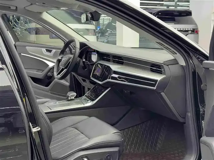 Audi A6L 2024 45 TFSI Selected Dynamic Type 8