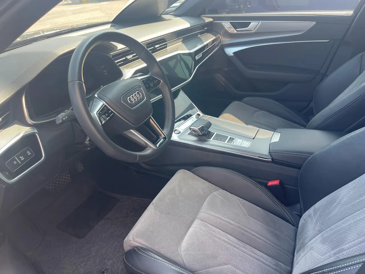Audi 2024 A6L 2.0TFSI 45TFSI Quattro Selected Dynamic Automatic 4