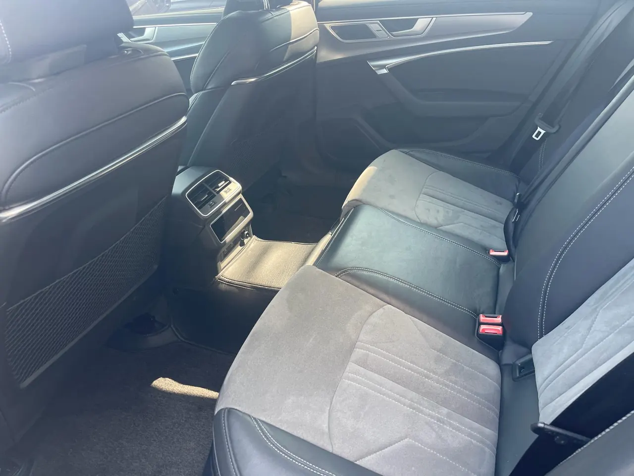 Audi 2024 A6L 2.0TFSI 45TFSI Quattro Selected Dynamic Automatic 5