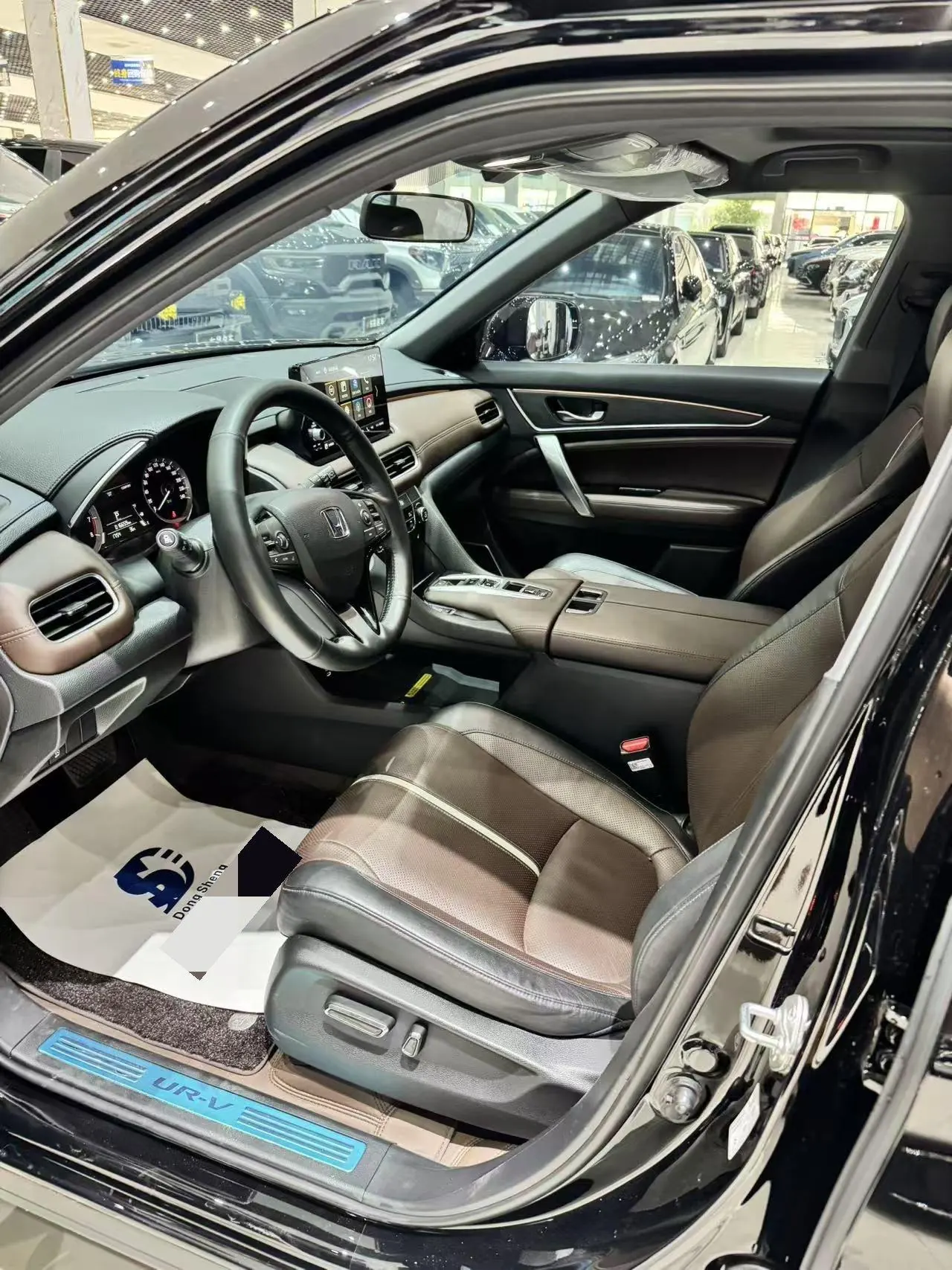Honda 2024 UR-V 2.0T 370TURBO two-drive elegant version of automatic gear 4