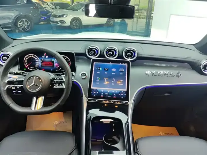 Mercedes Benz GLC 2023 GLC 260 L 4MATIC Luxury 7-seat 12