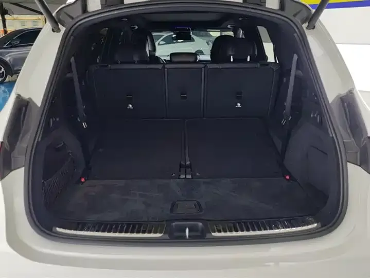 Mercedes Benz GLC 2023 GLC 260 L 4MATIC Luxury 7-seat 4