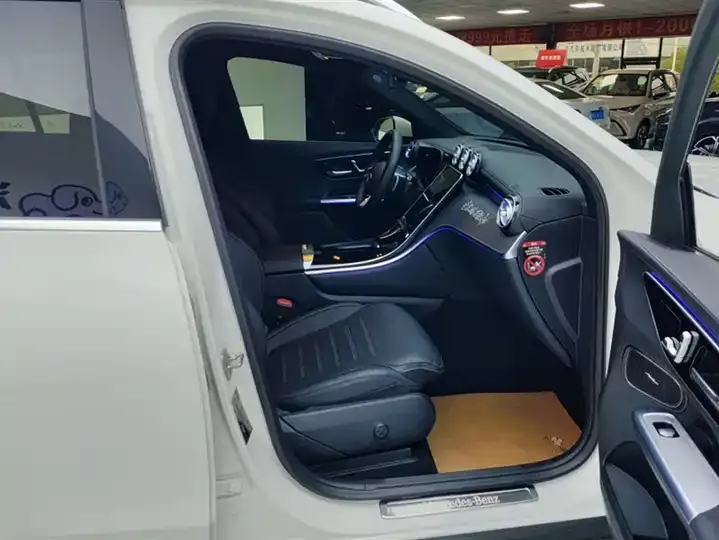 Mercedes Benz GLC 2023 GLC 260 L 4MATIC Luxury 7-seat 8