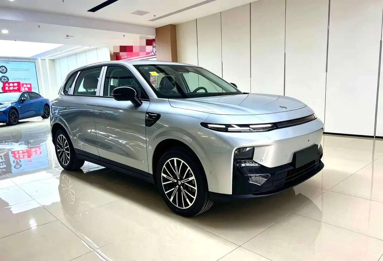 Leapmotor 2025 B 10 510 Comfortable Smart Driving Edition Automatic Gear 3
