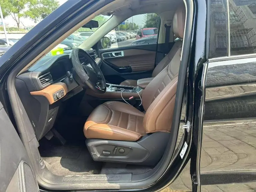 Ford 2023 Explorer 2.3T EcoBoost 285 4-wheel fashion plus version 6-seat automatic gear 2