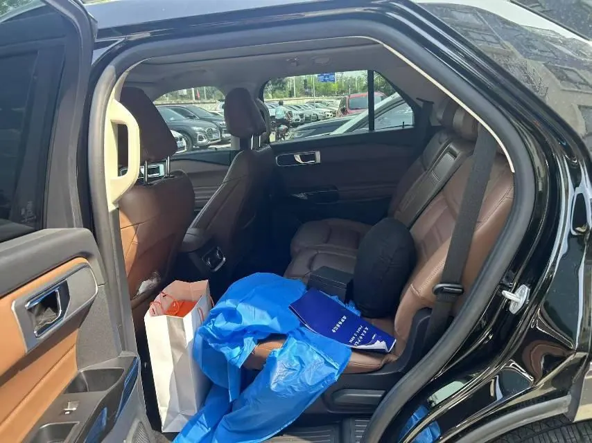 Ford 2023 Explorer 2.3T EcoBoost 285 4-wheel fashion plus version 6-seat automatic gear 5