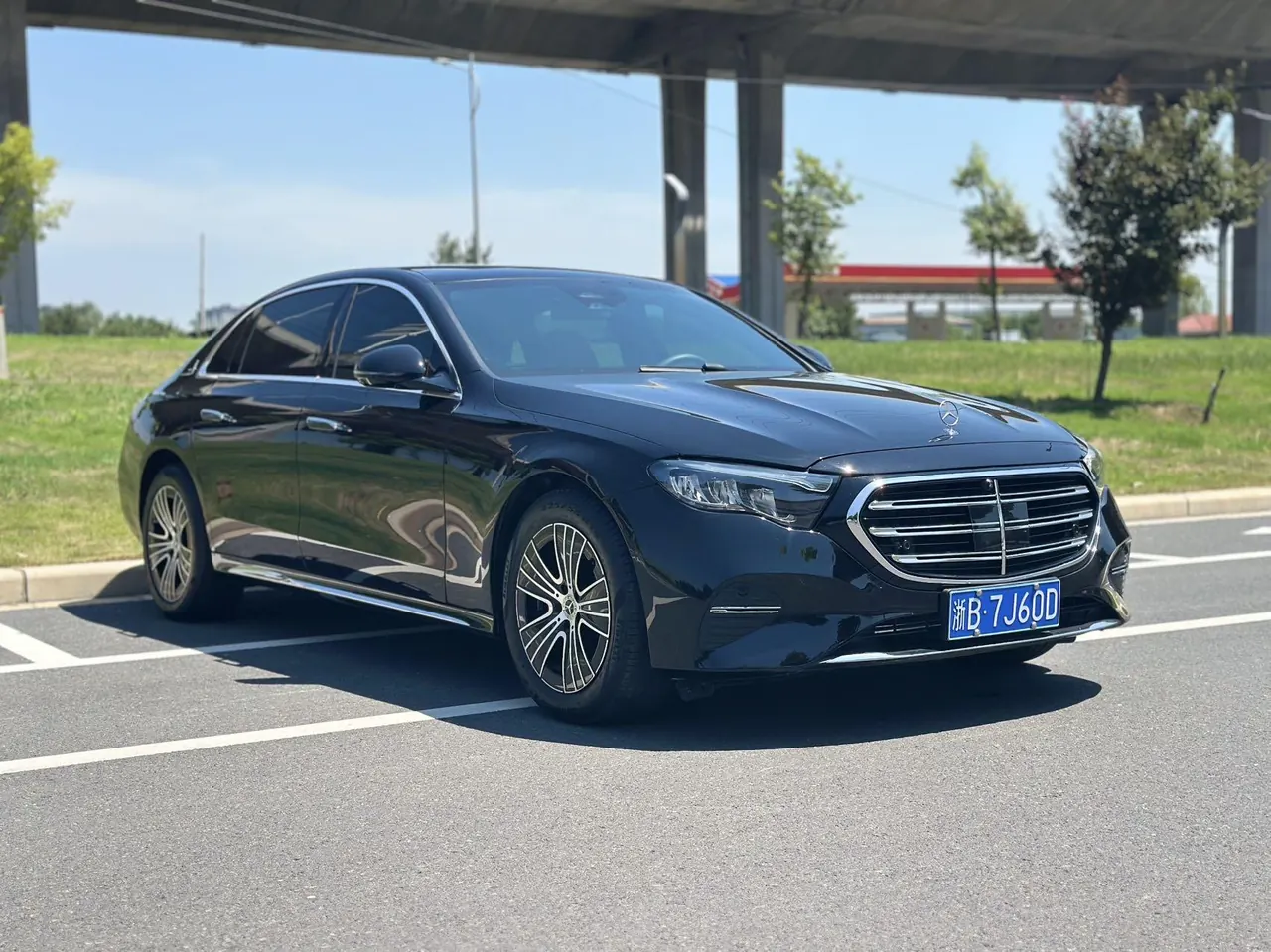 Mercedes Benz E Class 2025 E 260 L 48V 2.0T Automatic 3