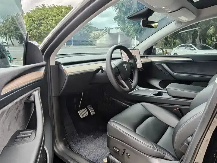 Model Y 2022 Performance High Performance All Wheel Drive 9