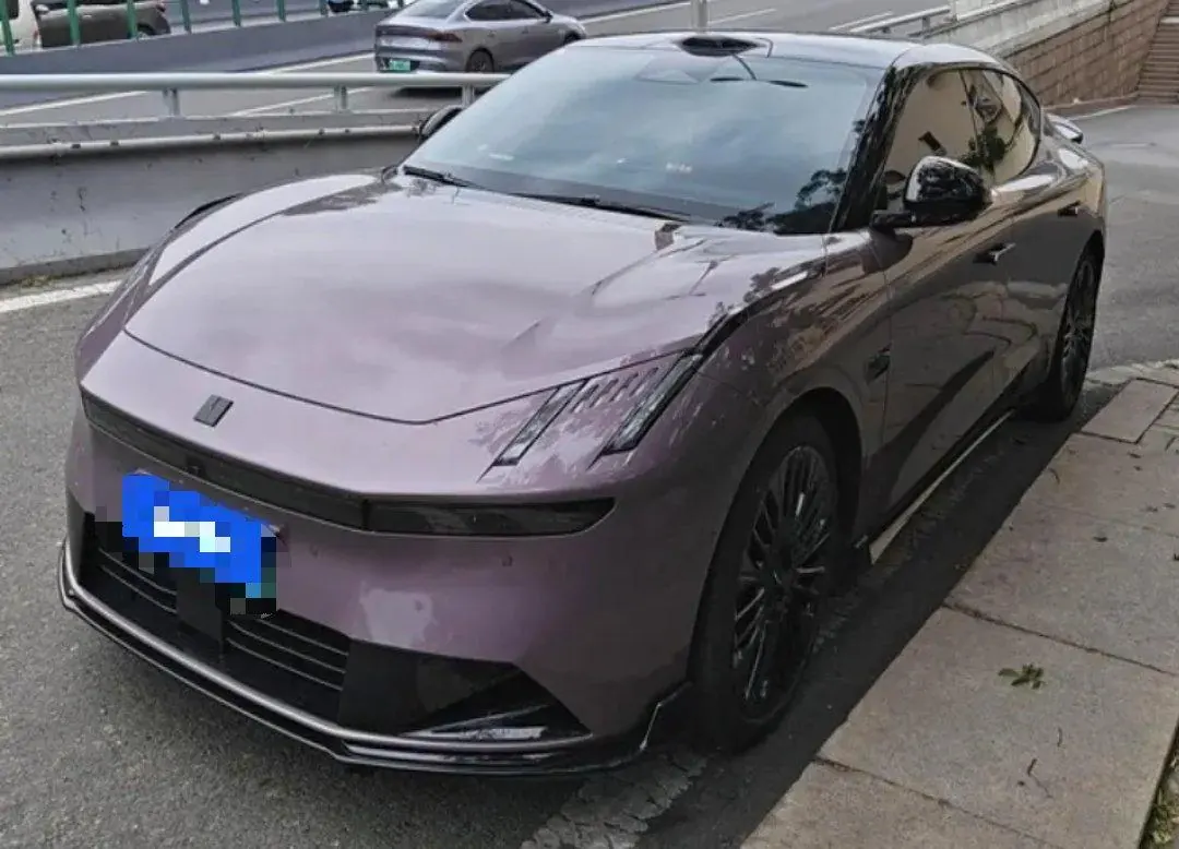 Открыть галерею: LYNK&CO 2025 LYNK&CO 10 EM-P 1.5T 120 four-wheel drive Ultra automatic gear