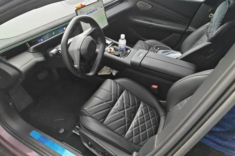 LYNK&amp;CO 2025 LYNK&amp;CO 10 EM-P 1.5T 120 four-wheel drive Ultra automatic gear 3