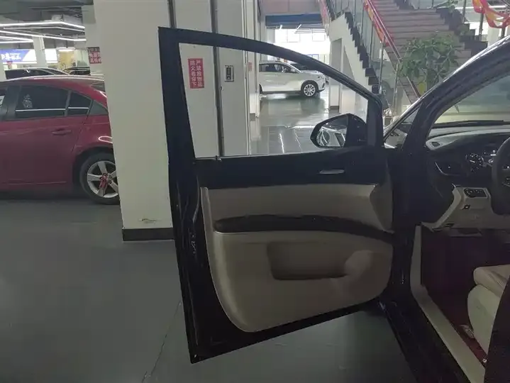 Buick GL8 2021 Land Business Class 652T Luxury Model 7