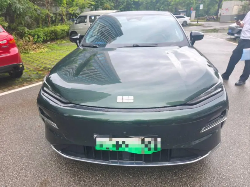 Geely Galaxy 2025 Xingyao 8 EM-i 1.5 130km Premium Edition Automatic Gear 2