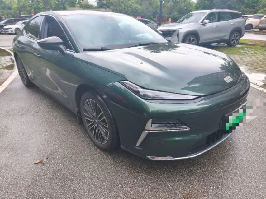 Geely Galaxy 2025 Xingyao 8 EM-i 1.5 130km Premium Edition Automatic Gear 3