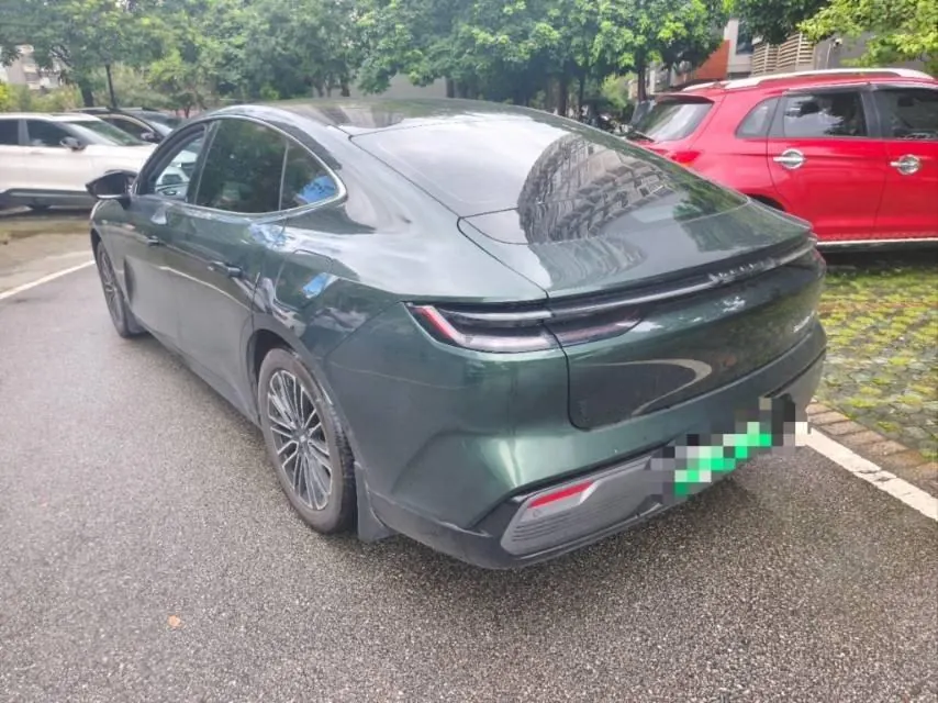Geely Galaxy 2025 Xingyao 8 EM-i 1.5 130km Premium Edition Automatic Gear 8