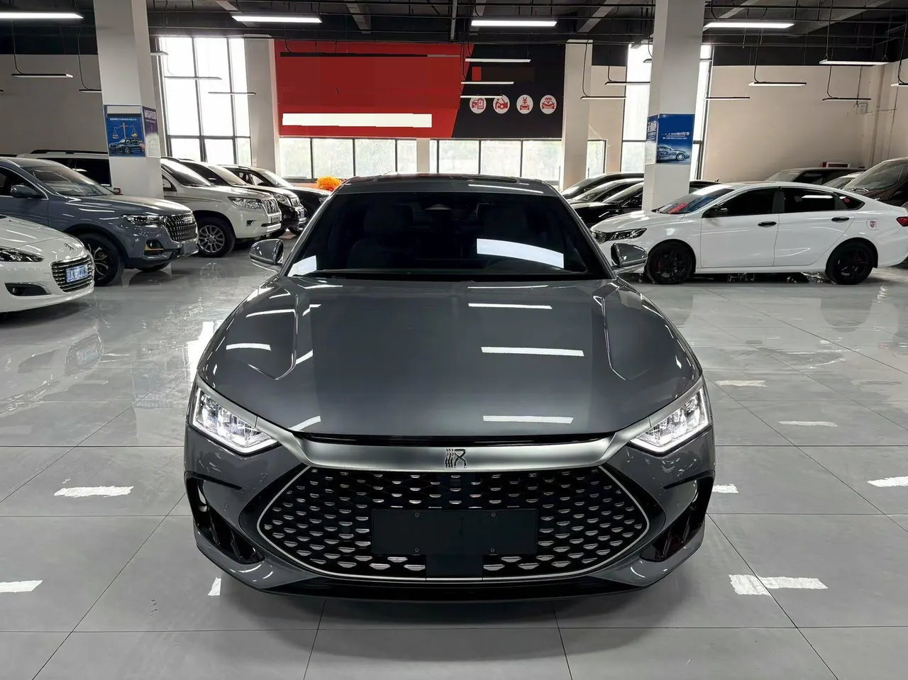BYD 2023 Han DM-i 1.5T stepless champion version 121KM exclusive automatic gear 3