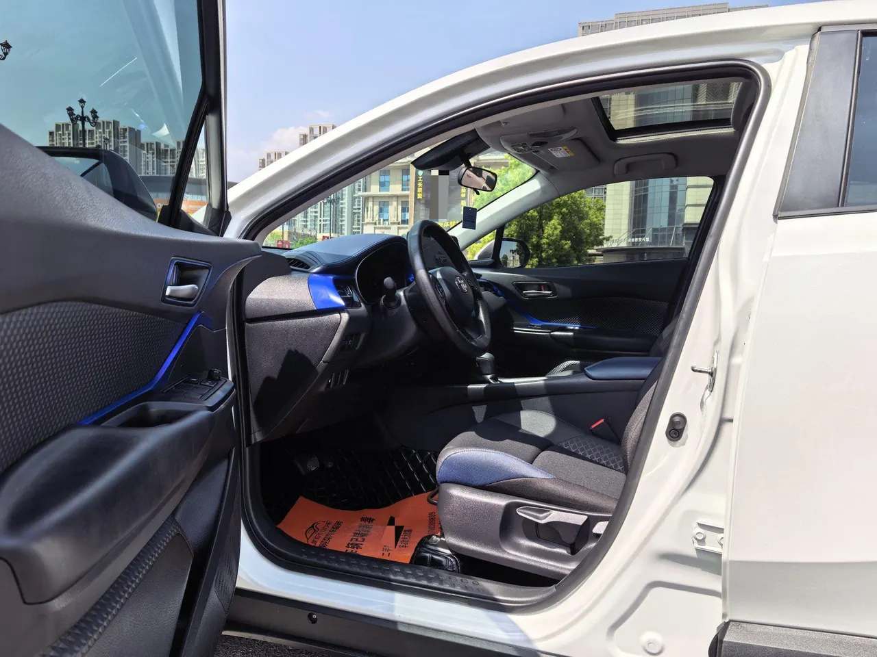 Toyota 2023 C- HR 2.0 stepless leading version of automatic gear 2