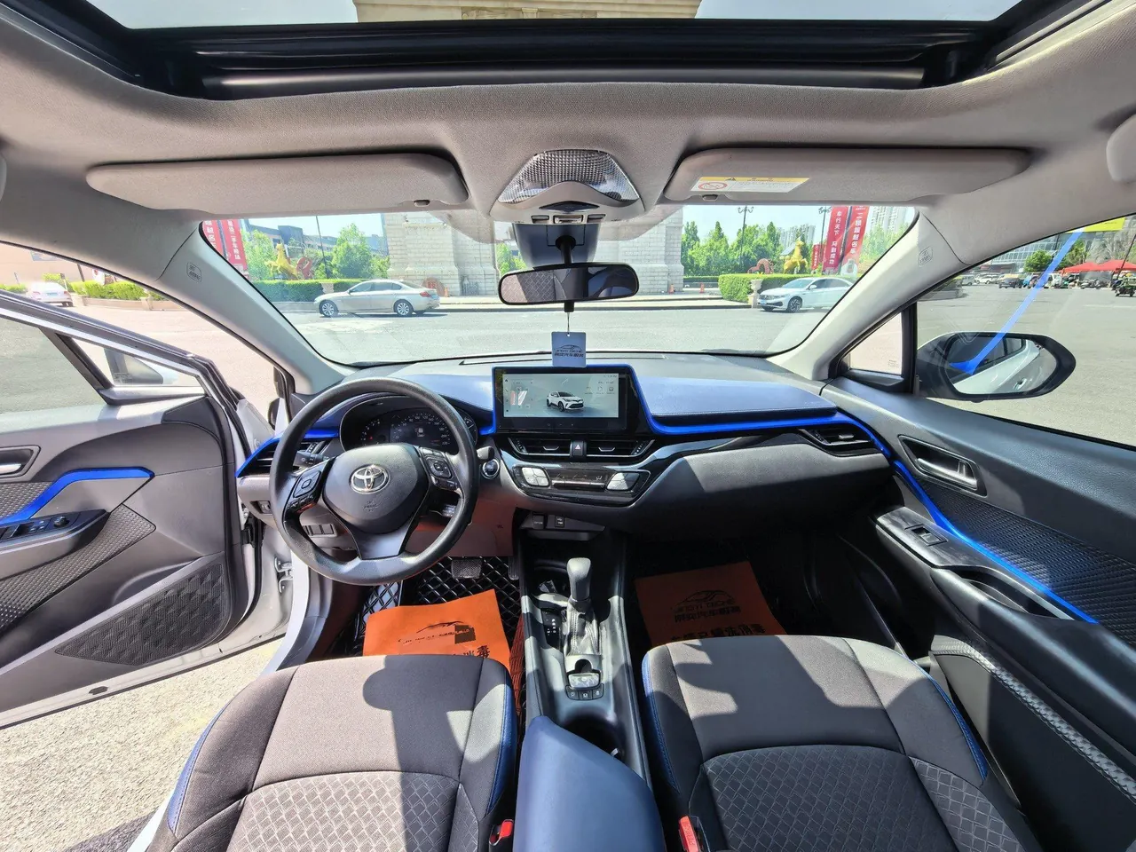 Toyota 2023 C- HR 2.0 stepless leading version of automatic gear 3