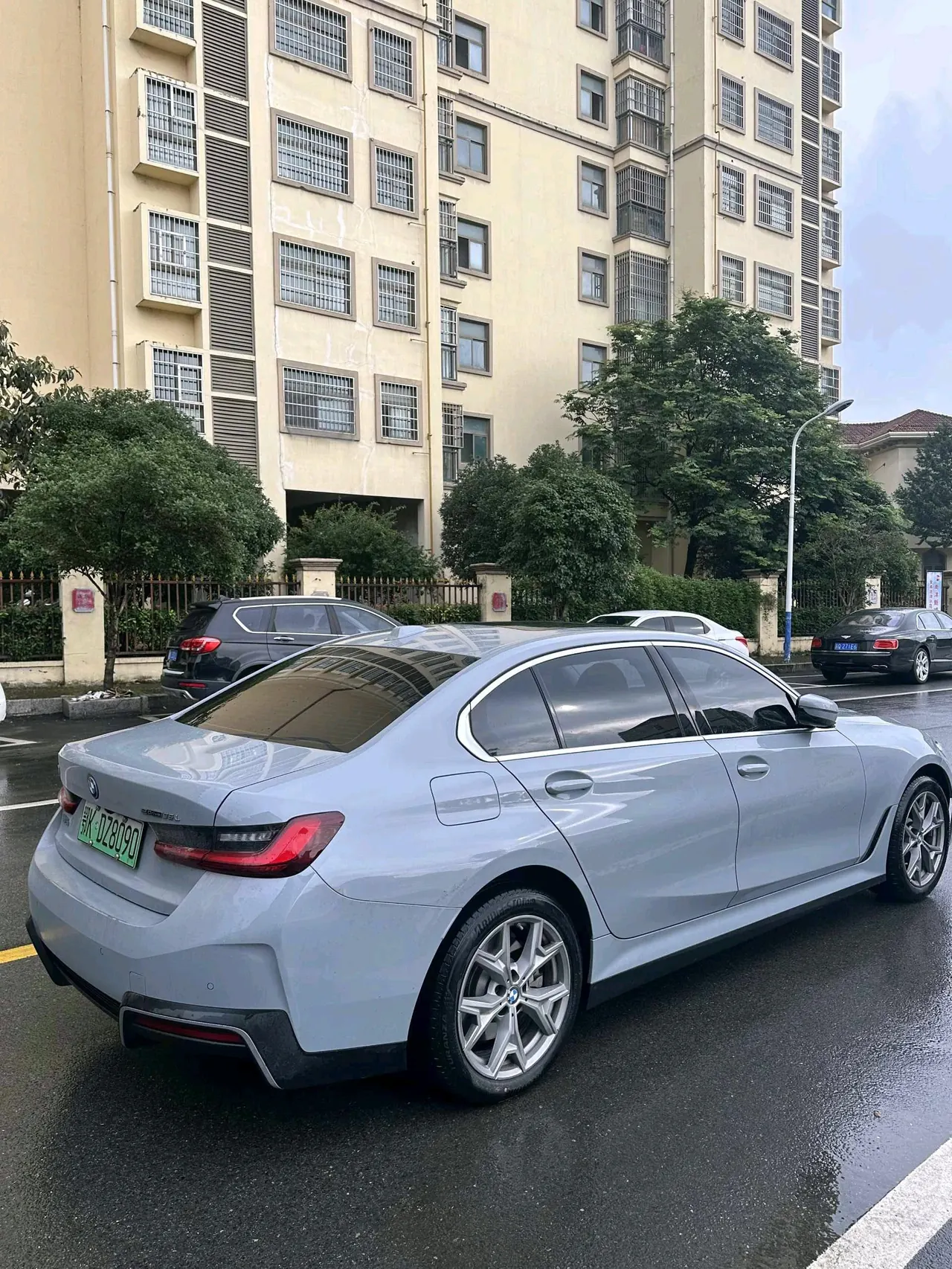 BMW 2025 i3 eDrive 35 L automatic gear 9
