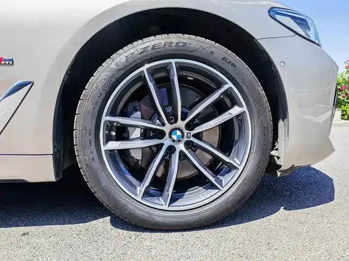 BMW 5 New Energy 2021 Modified 535Le M Sports Suit 9