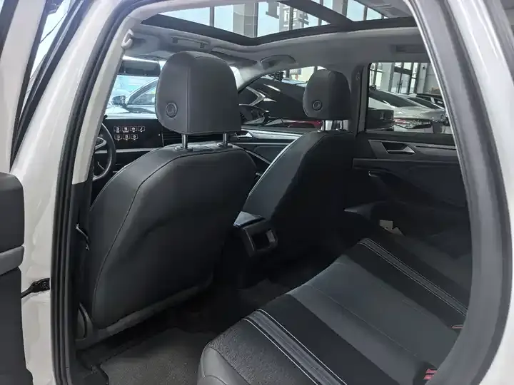 Sagittarius 2025 300TSI DSG Flying Edition 7