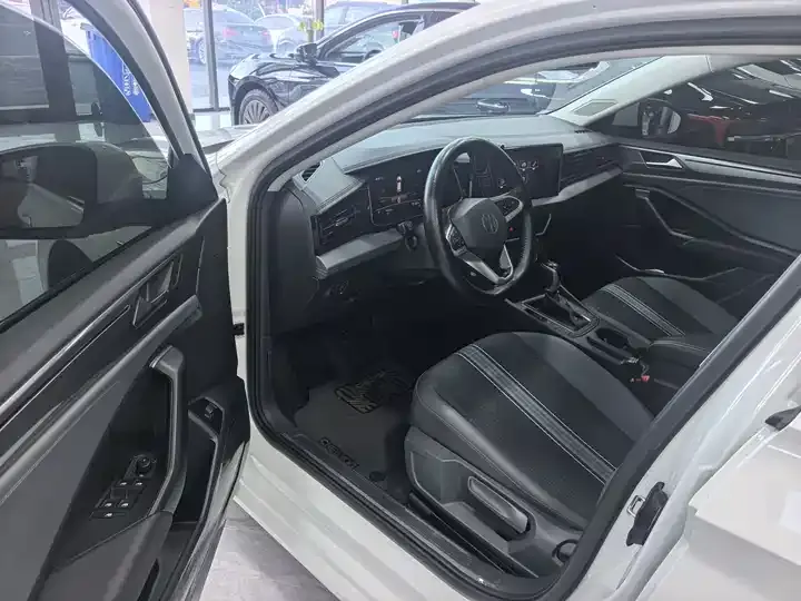 Sagittarius 2025 300TSI DSG Flying Edition 8