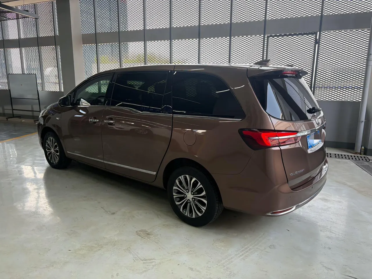 Buick 2021 GL8 Land Business Class 2.0T 652T Luxury Automatic Gear 3