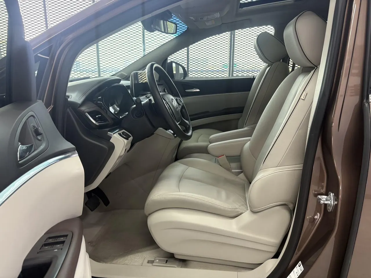 Buick 2021 GL8 Land Business Class 2.0T 652T Luxury Automatic Gear 4