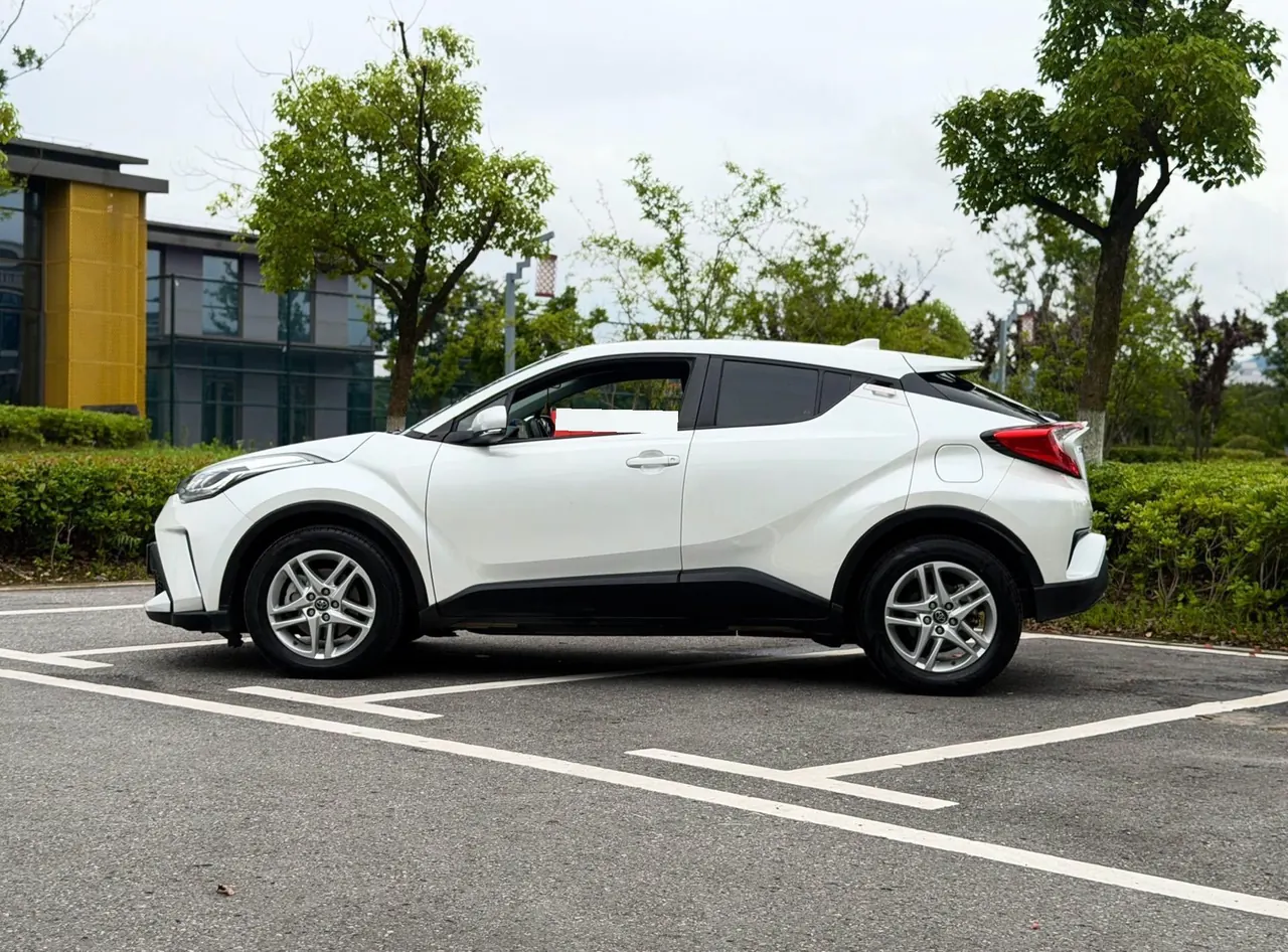 Toyota 2022 C- HR 2.0 stepless leading version of automatic gear 3